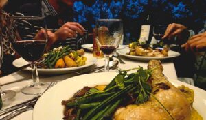 Dishes and drinks on the carriage table